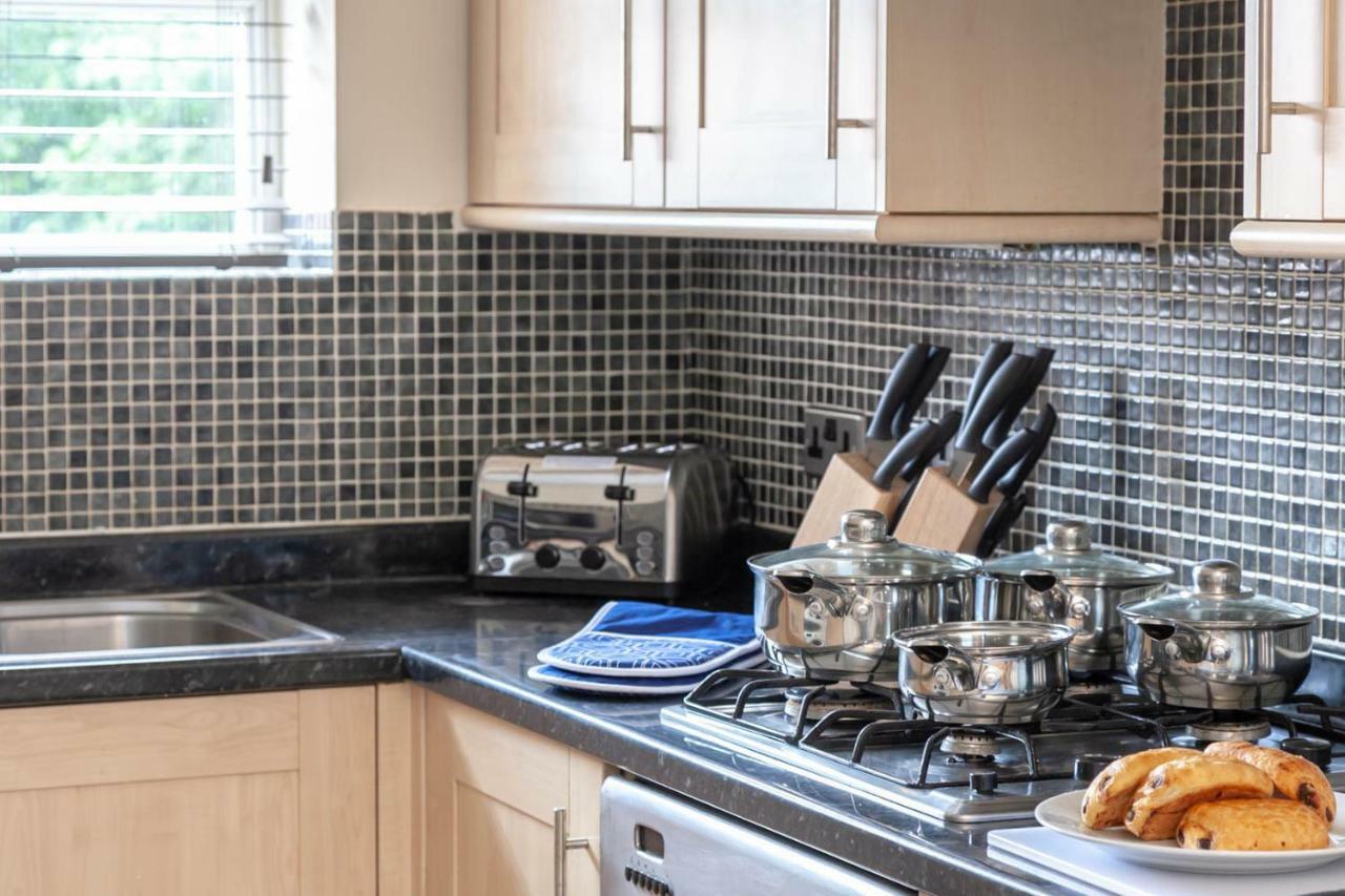 4 Bed Home, Driveway Parking Ideally Located In Latchford, Warrington - Executive St Marys House Zewnętrze zdjęcie
