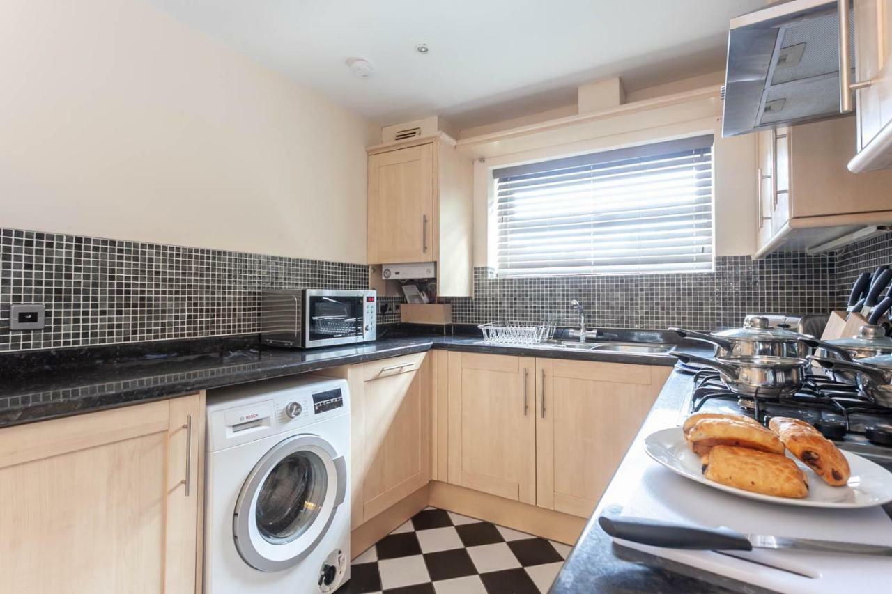 4 Bed Home, Driveway Parking Ideally Located In Latchford, Warrington - Executive St Marys House Zewnętrze zdjęcie