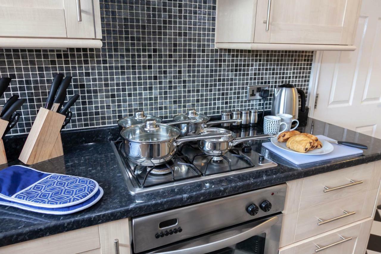4 Bed Home, Driveway Parking Ideally Located In Latchford, Warrington - Executive St Marys House Zewnętrze zdjęcie