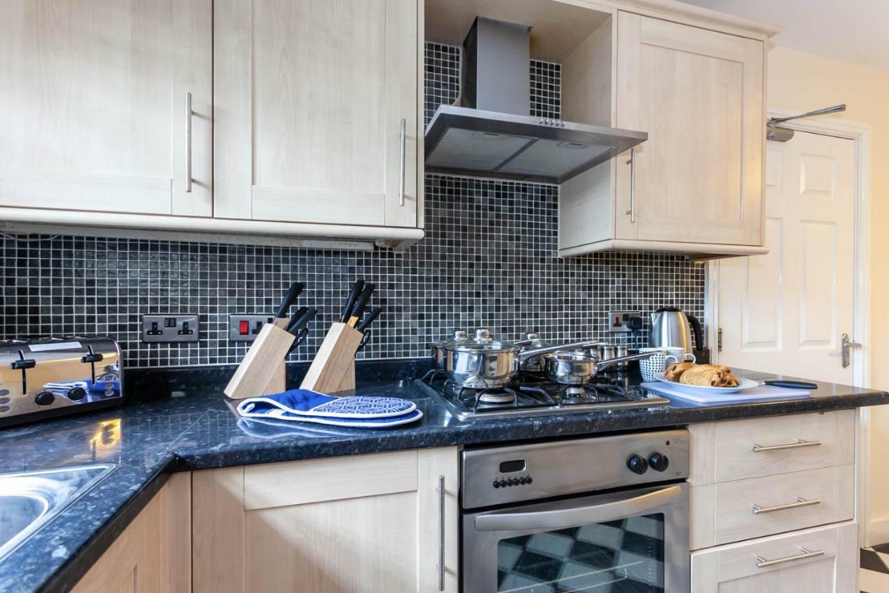 4 Bed Home, Driveway Parking Ideally Located In Latchford, Warrington - Executive St Marys House Zewnętrze zdjęcie