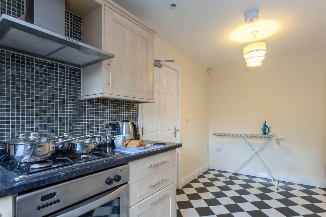 4 Bed Home, Driveway Parking Ideally Located In Latchford, Warrington - Executive St Marys House Zewnętrze zdjęcie