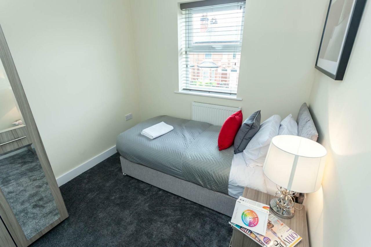 4 Bed Home, Driveway Parking Ideally Located In Latchford, Warrington - Executive St Marys House Zewnętrze zdjęcie
