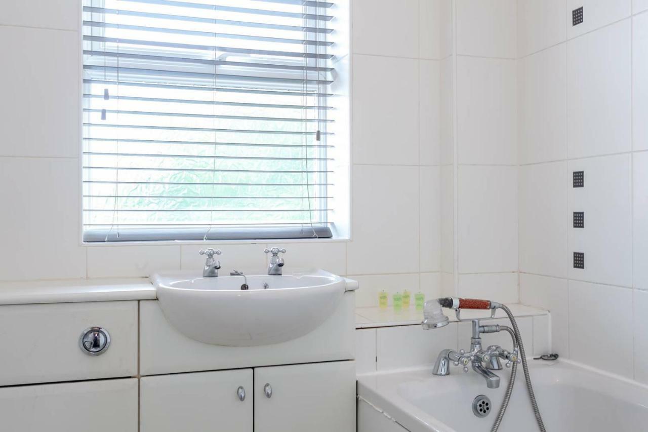 4 Bed Home, Driveway Parking Ideally Located In Latchford, Warrington - Executive St Marys House Zewnętrze zdjęcie